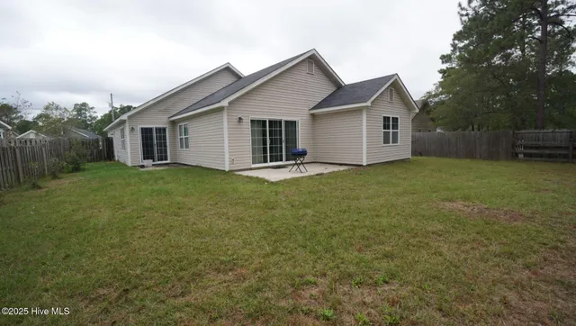 $1,995 | 412 Ridgeway Drive, Sneads Ferry, NC 28460