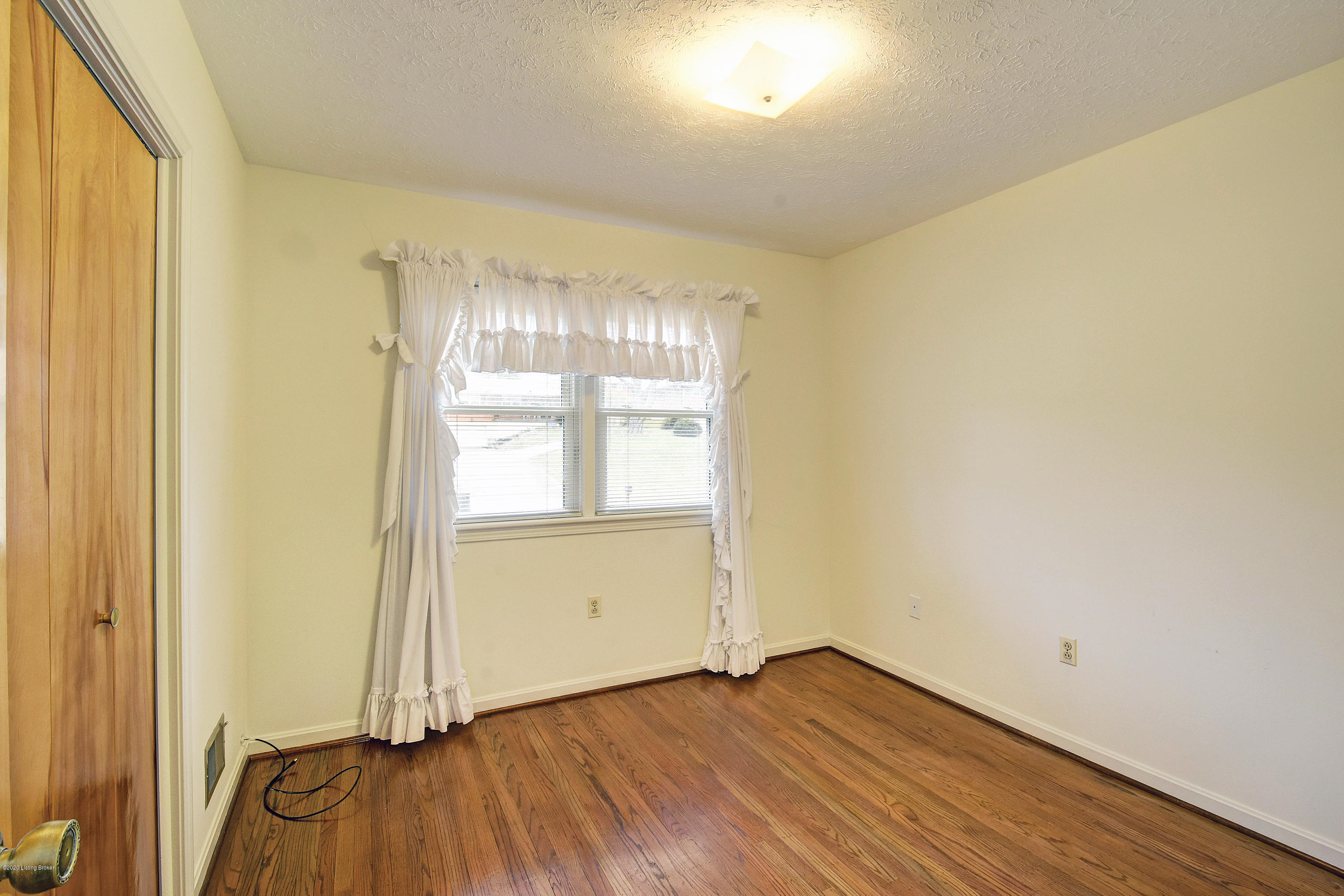 4914 Manslick Road Louisville, KY 40216 - Photo 21 of 36 _DSC0156_8_9