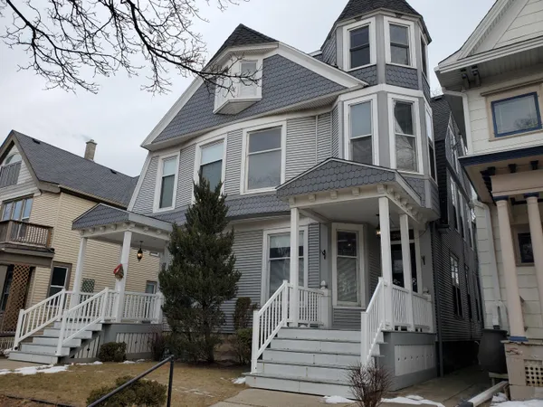 $2,750 | 2054 North Cambridge Avenue, Milwaukee, WI 53202