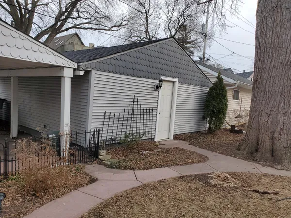 $2,750 | 2054 North Cambridge Avenue, Milwaukee, WI 53202
