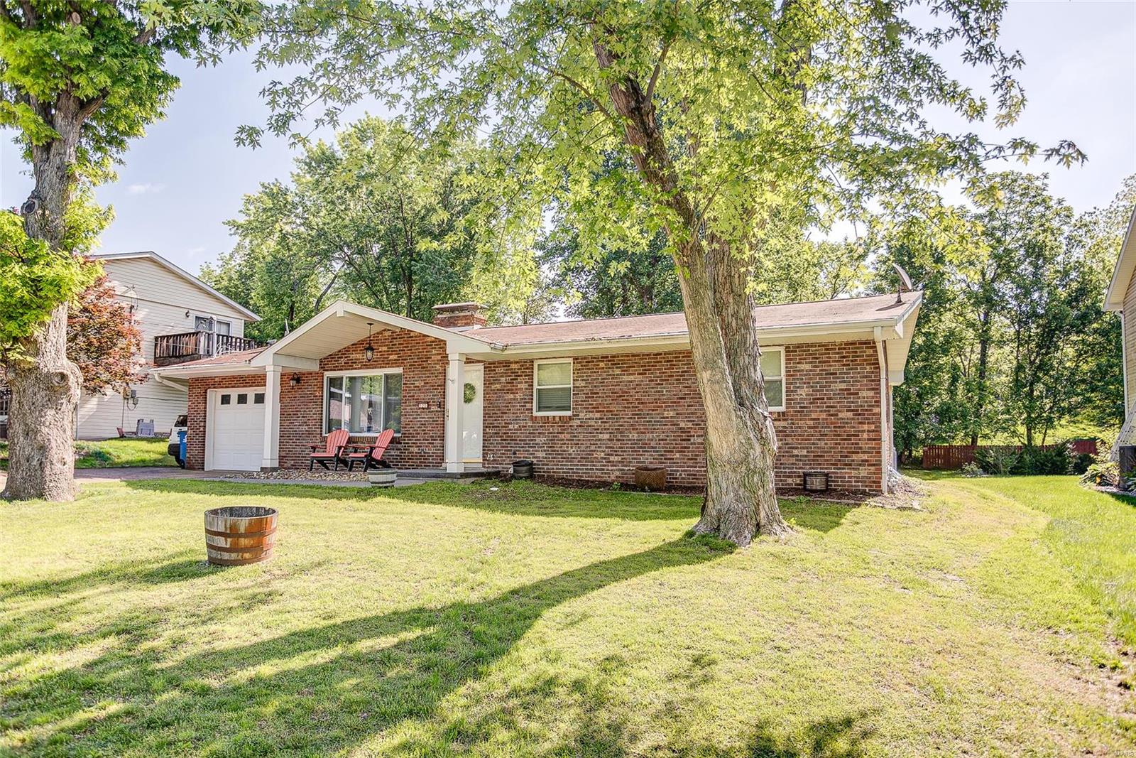 520 East Lk Dr  