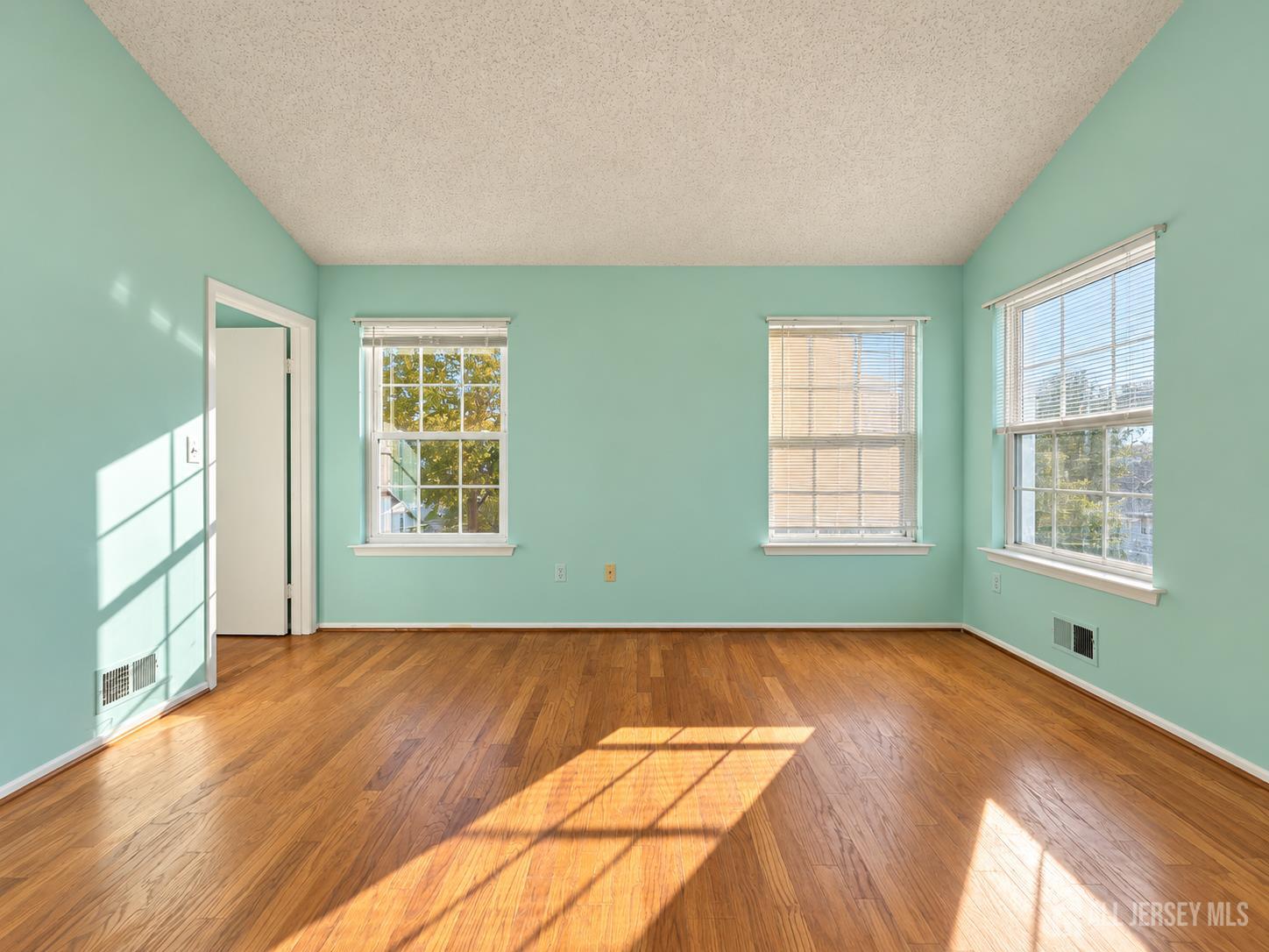 296 Pegasus Road Piscataway, NJ 08854 - Photo 18 of 30 Gallery Image 18