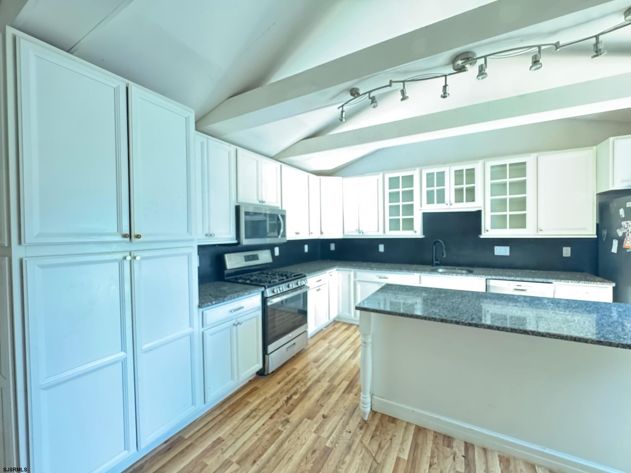 502 Shore Road Northfield, NJ 08225 - Photo 3 of 32