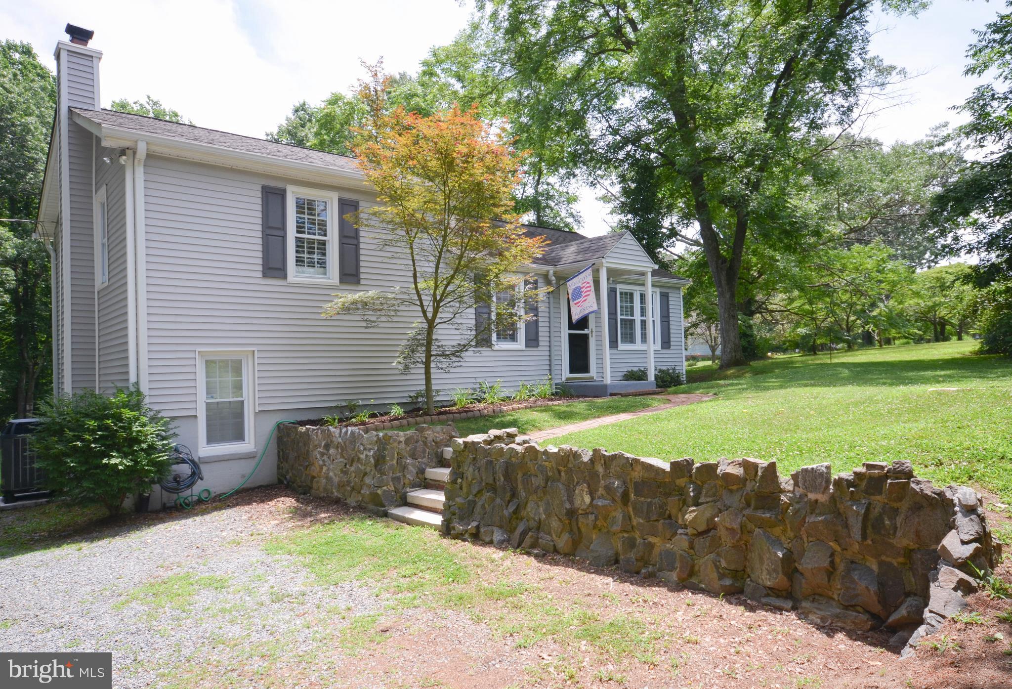 73 Ferry Road Fredericksburg, VA 22405 - Photo 2 of 19 Stone Wall