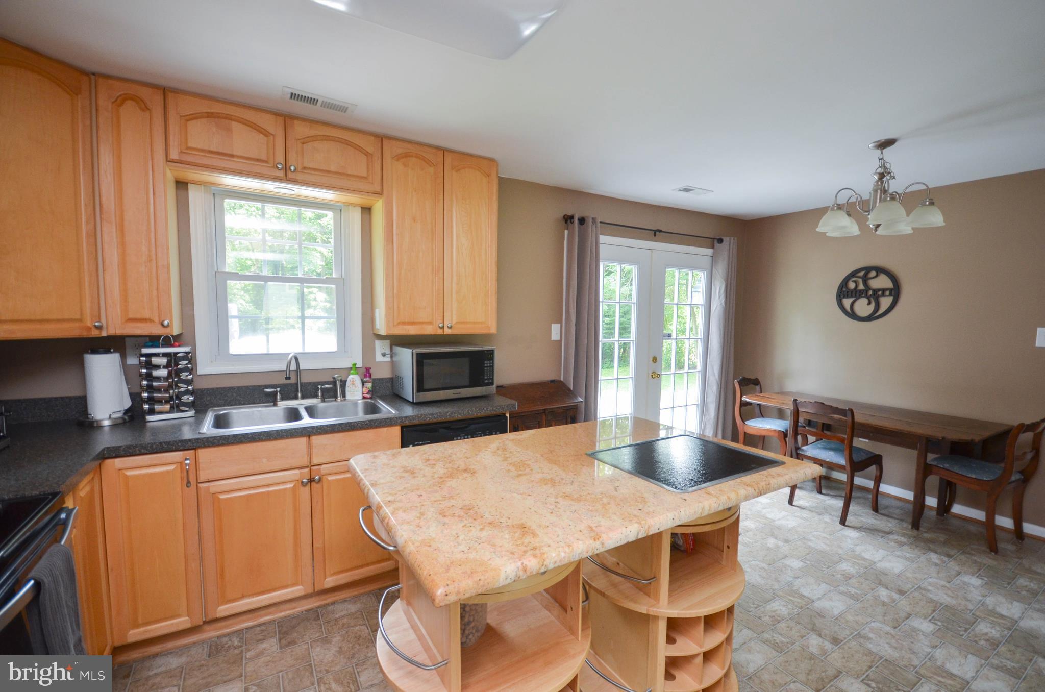 73 Ferry Road Fredericksburg, VA 22405 - Photo 4 of 19 Kitchen Island