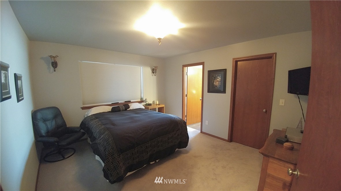 2462 Douglas Road Ferndale, WA 98248 - Photo 18 of 24