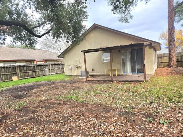 $1,475 | 10810 Parkland Woods Drive, Sugar Land, TX 77498