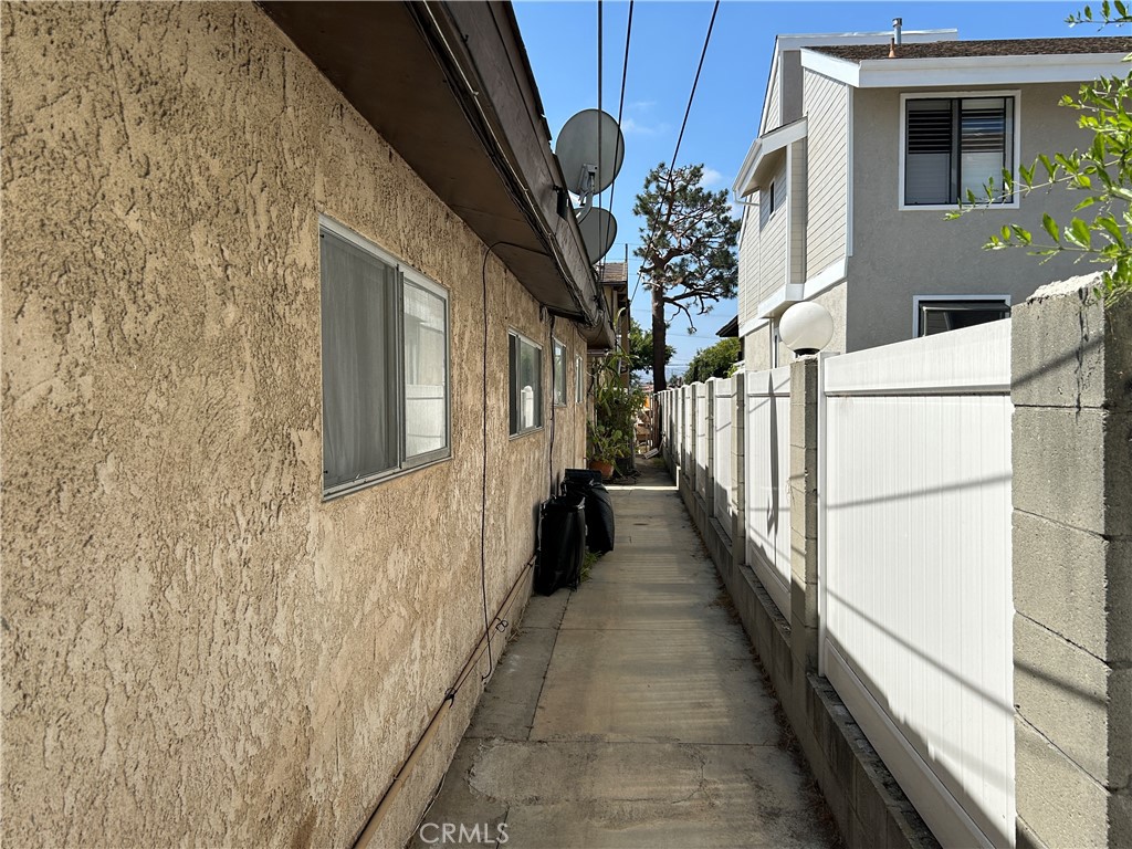 1920 Rockefeller Lane Redondo Beach, CA 90278 - Photo 4 of 9