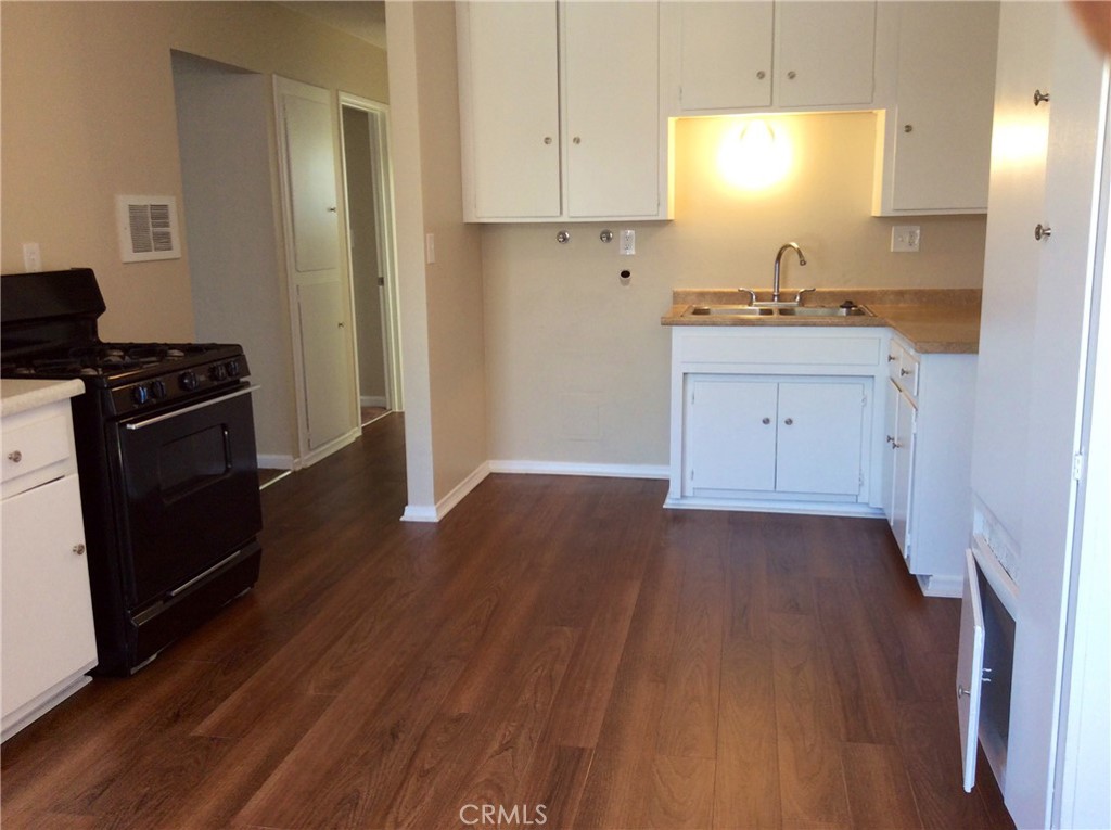 1920 Rockefeller Lane Redondo Beach, CA 90278 - Photo 6 of 9 2 Bedroom Kitchen