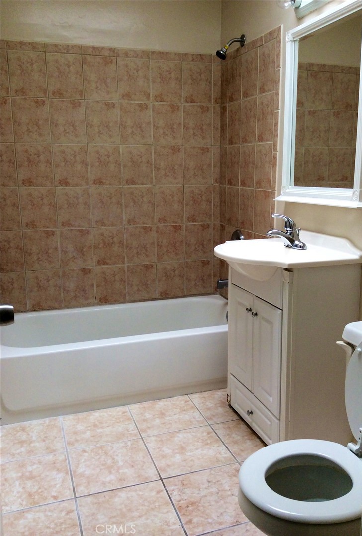 1920 Rockefeller Lane Redondo Beach, CA 90278 - Photo 7 of 9 2 bedroom bath