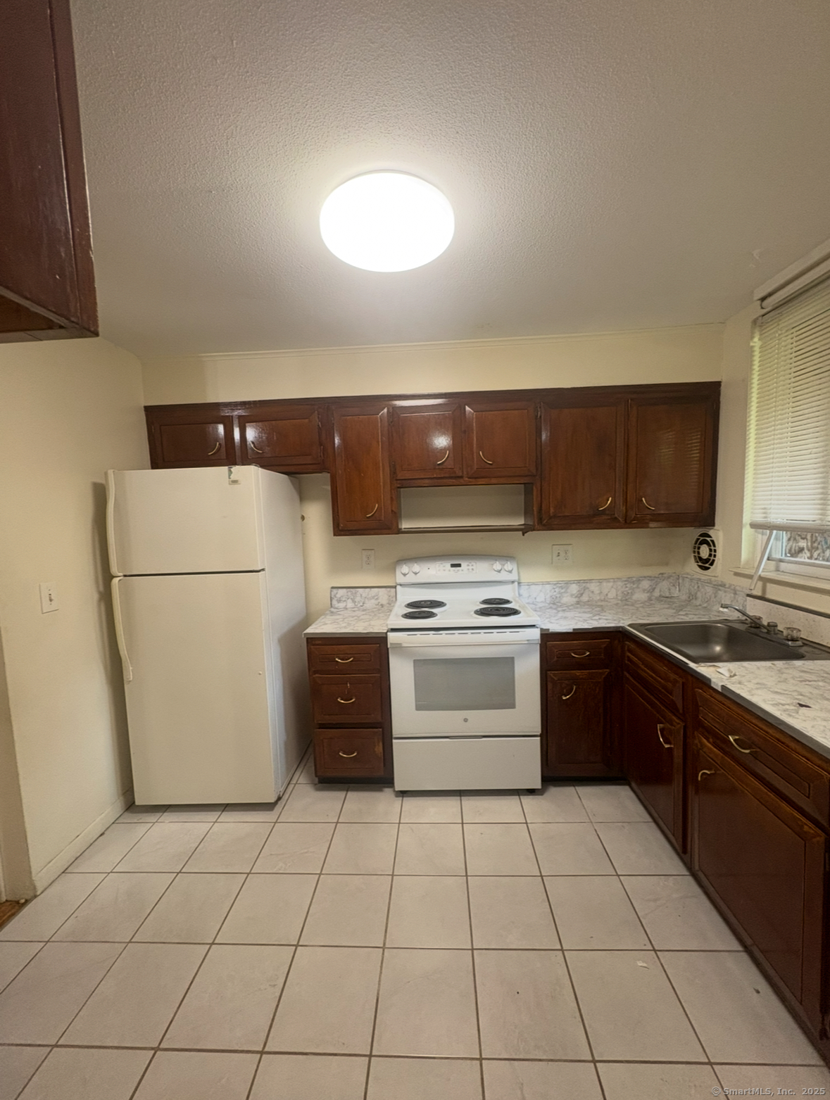 492 Fountain Street, Unit 514A2 New Haven, CT 06515 - Photo 3 of 8 a kitchen with a sink a stove and refrigerator