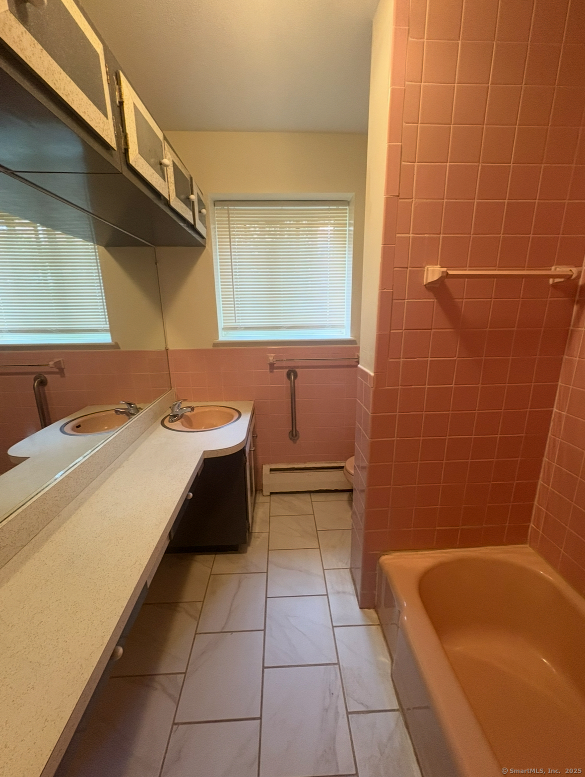 492 Fountain Street, Unit 514A2 New Haven, CT 06515 - Photo 8 of 8 a bathroom with a bathtub and a sink