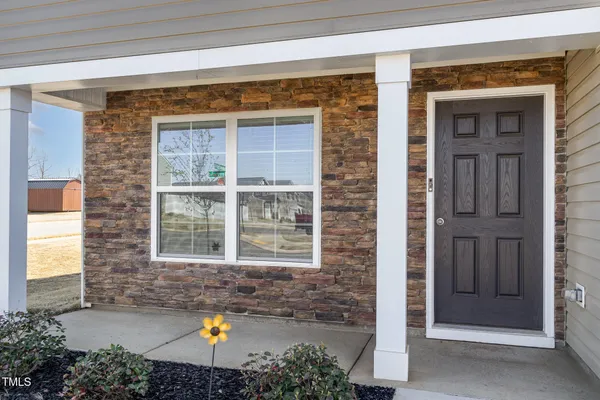 a house view with a outdoor space