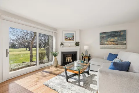 $429,900 | 404 Shoreline Road, Unit 298, Lake Barrington, IL 60010