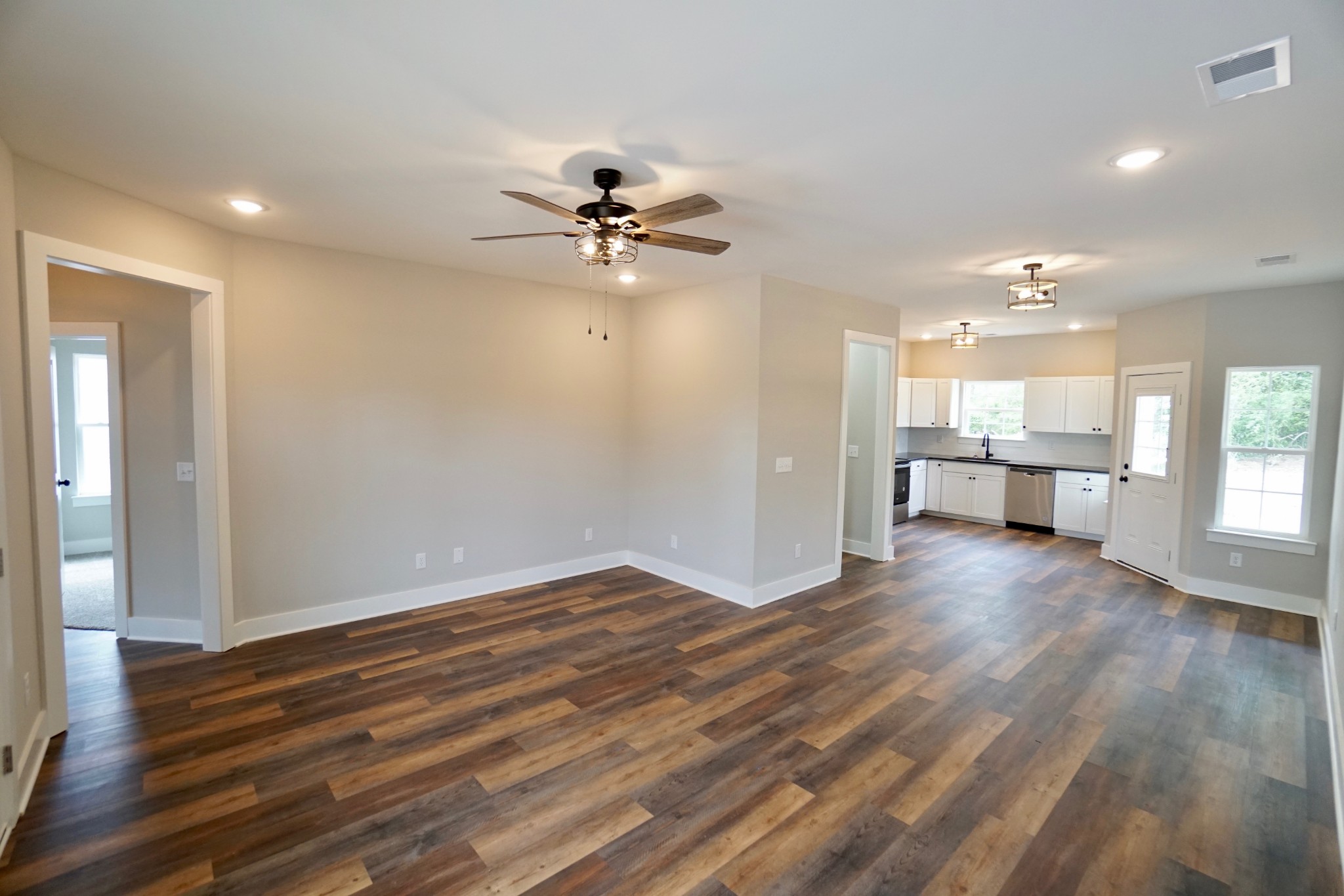 940 19th Avenue West Springfield, TN 37172 - Photo 3 of 11 Gallery Image 3