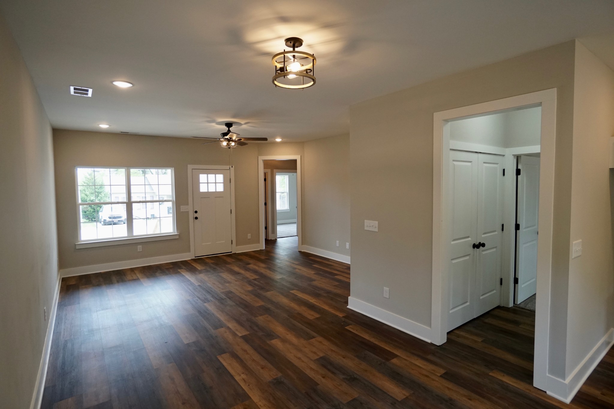 940 19th Avenue West Springfield, TN 37172 - Photo 4 of 11 Gallery Image 4