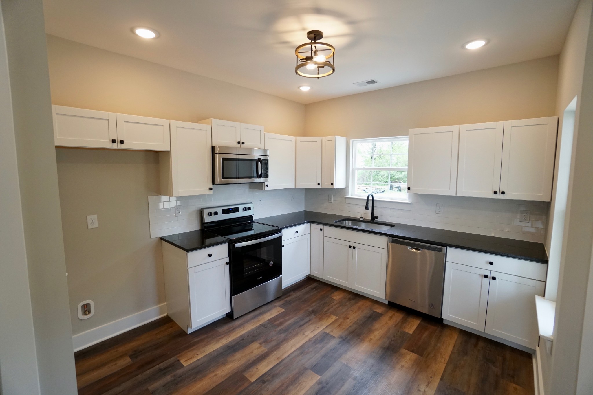 940 19th Avenue West Springfield, TN 37172 - Photo 5 of 11 Gallery Image 5