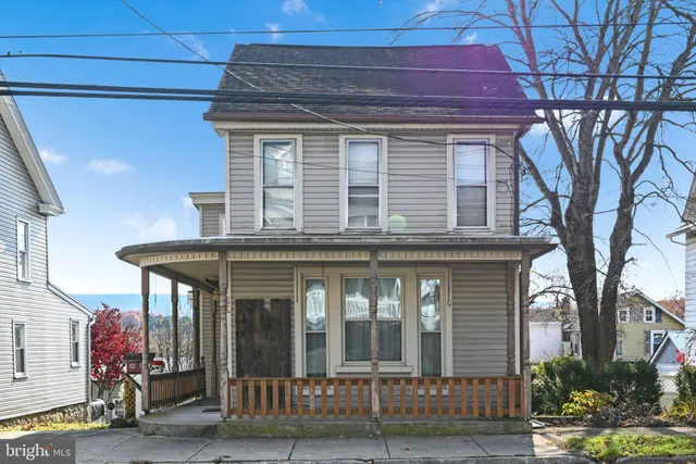 $69,900 | 10 East Grand Avenue, Tower City, PA 17980