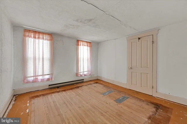 $69,900 | 10 East Grand Avenue, Tower City, PA 17980