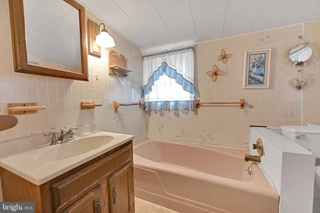 $69,900 | 10 East Grand Avenue, Tower City, PA 17980