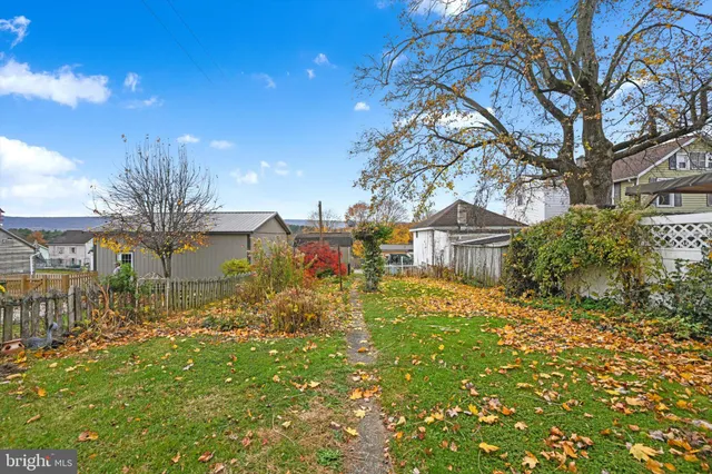 $69,900 | 10 East Grand Avenue, Tower City, PA 17980