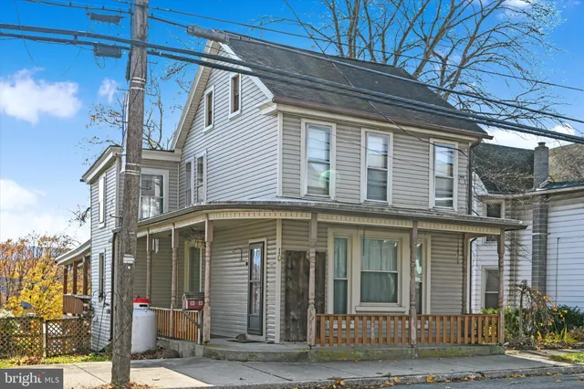 $69,900 | 10 East Grand Avenue, Tower City, PA 17980