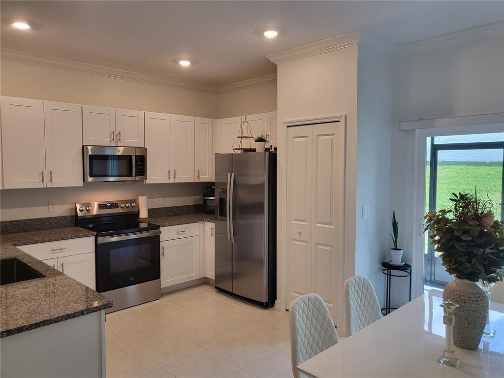 36480 Wl Hl Way Zephyrhills, FL 33541 - Photo 4 of 19