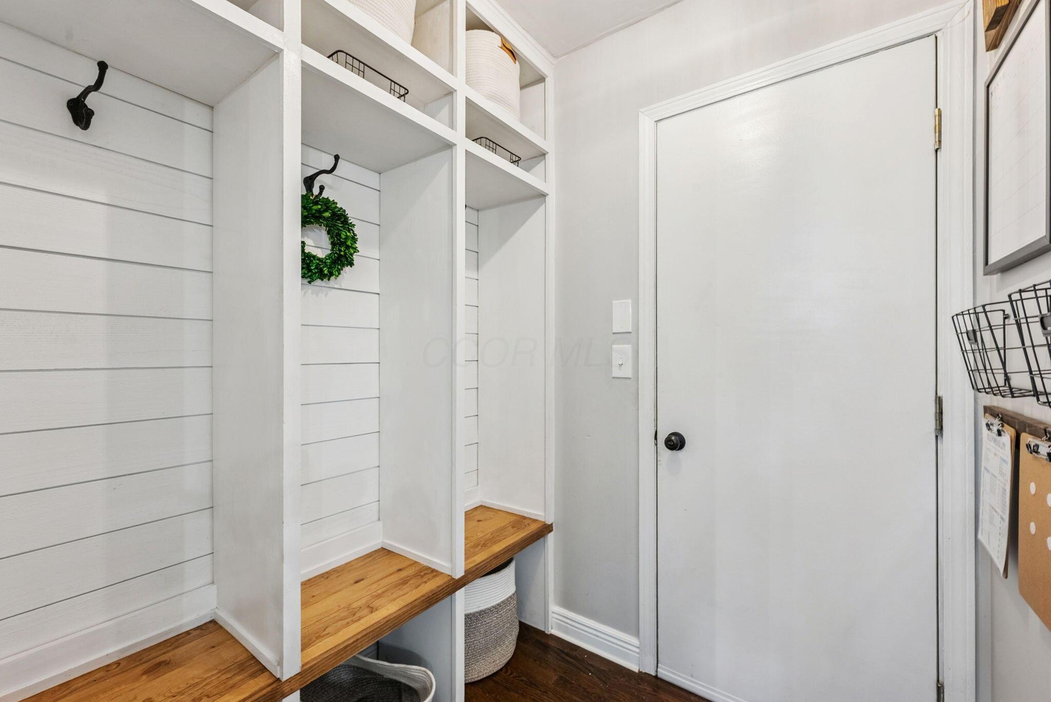 441 Barrington Ridge Pataskala, OH 43062 - Photo 16 of 64 Mudroom.