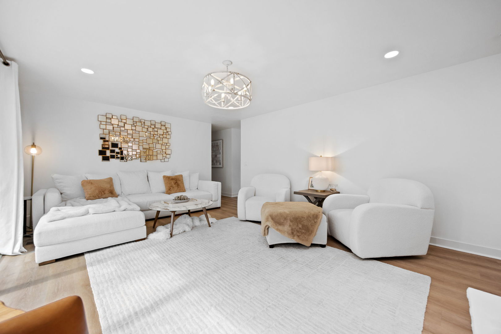 1909 Martingale Road Wheaton, IL 60187 - Photo 6 of 56 Gallery Image 6