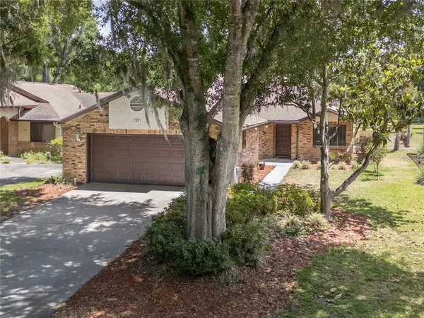 $314,900 | 109 Waterwood Drive, Yalaha, FL 34797
