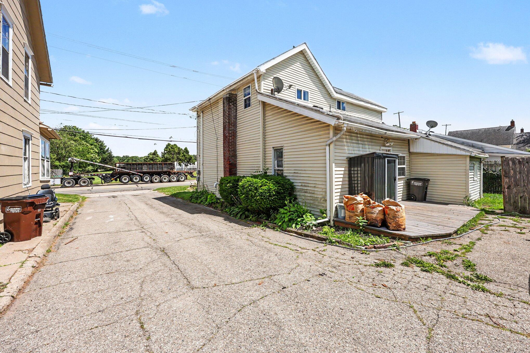 1024 Cooper Street Jackson, MI 49202 - Photo 14 of 17 015_file_8724