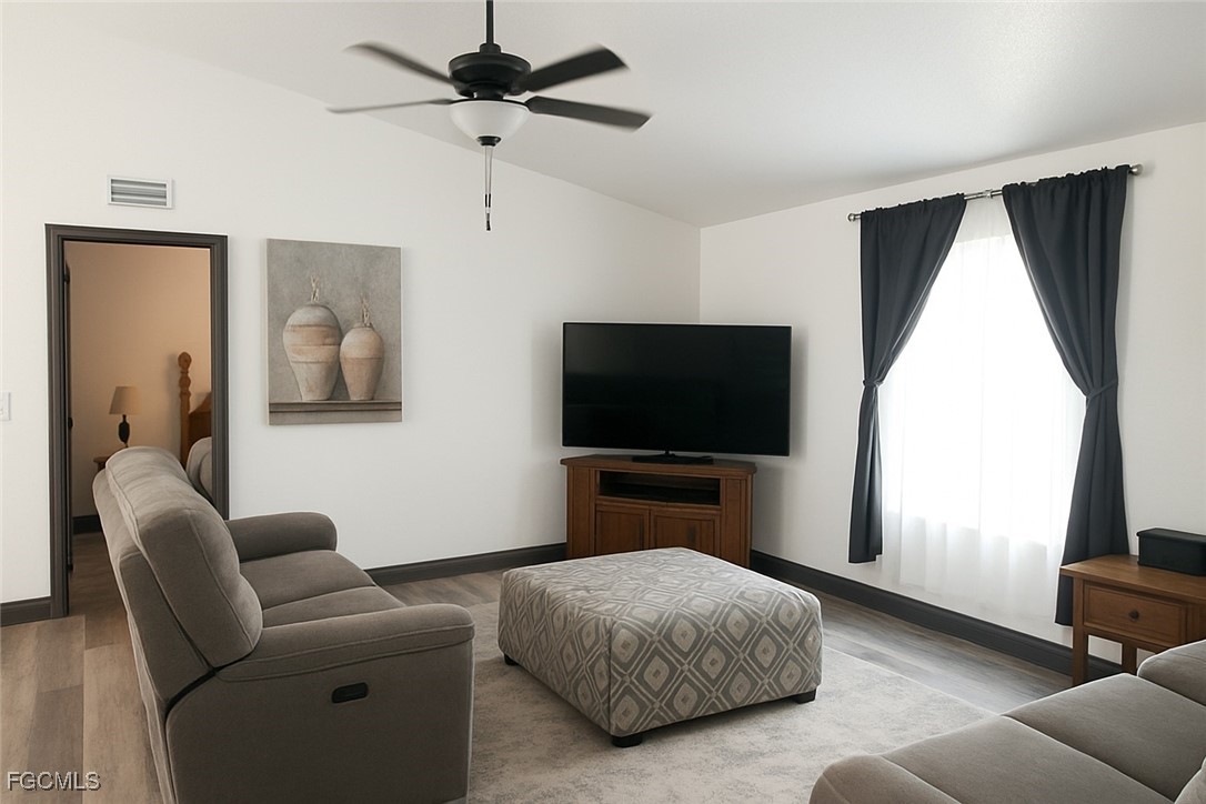 1208 East Maple Street Arcadia, FL 34266 - Photo 8 of 30 a living room with furniture and a flat screen tv