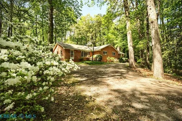 $1,750 | 7466 Corr Street, Gloucester, VA 23061