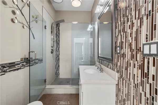 $5,250 | 6223 Simpson Avenue, North Hollywood, CA 91606