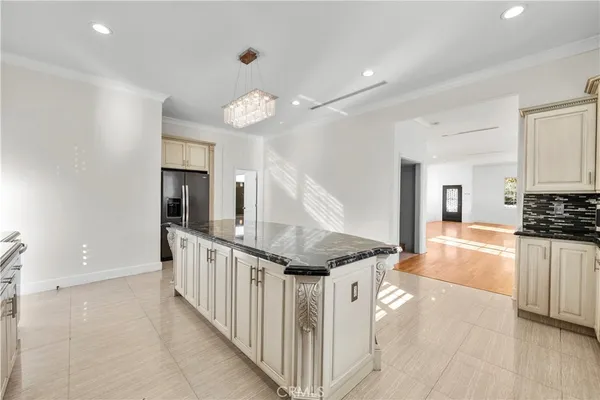 $5,250 | 6223 Simpson Avenue, North Hollywood, CA 91606