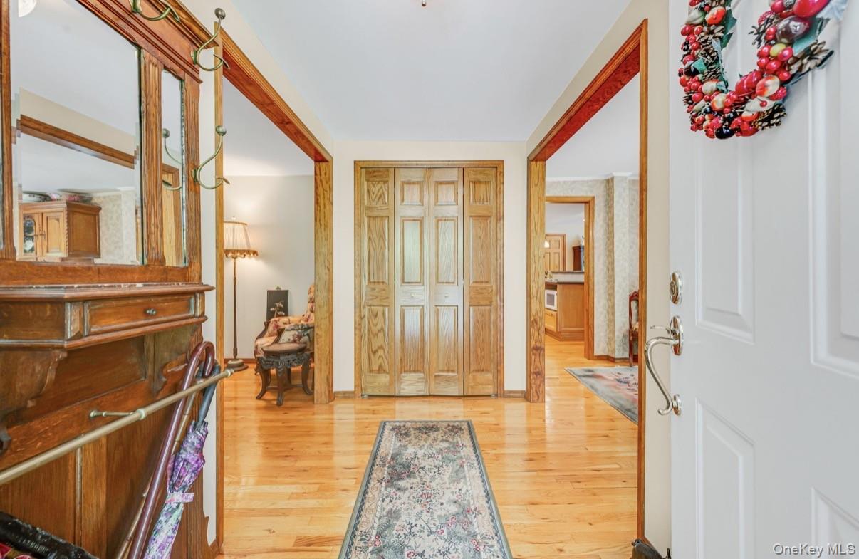 111 Stony Hollow Road Centerport, NY 11721 - Photo 5 of 33