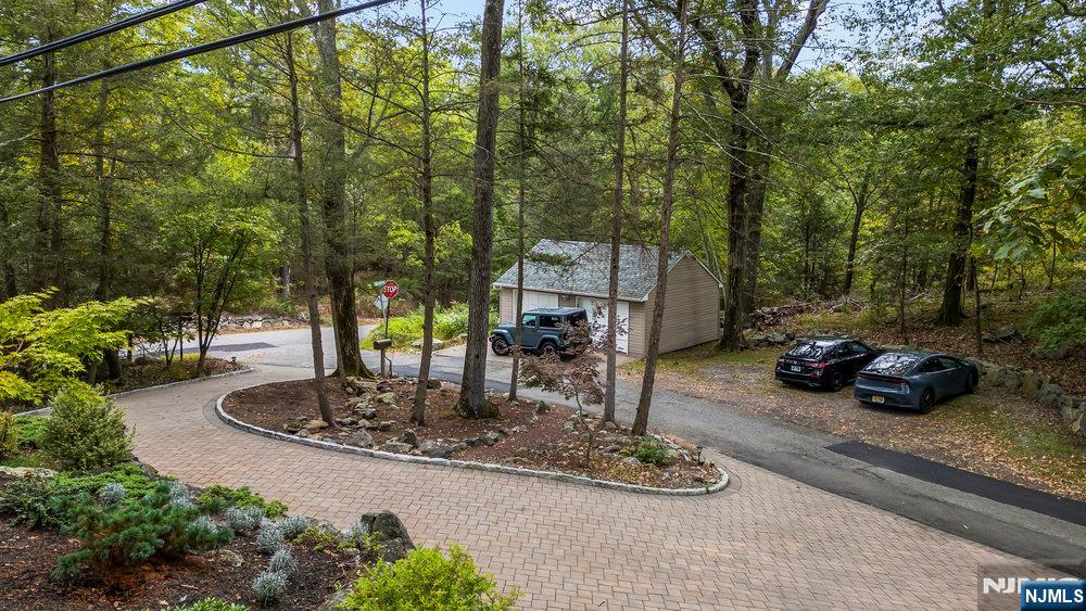 68 High Point Road Bloomingdale, NJ 07403 - Photo 2 of 46