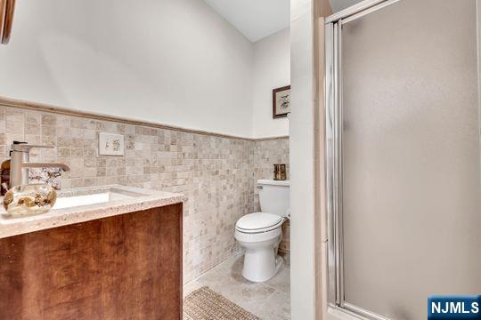 68 High Point Road Bloomingdale, NJ 07403 - Photo 33 of 46