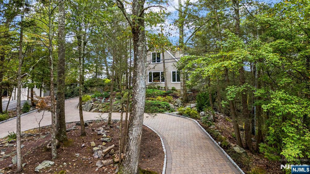 68 High Point Road Bloomingdale, NJ 07403 - Photo 5 of 46