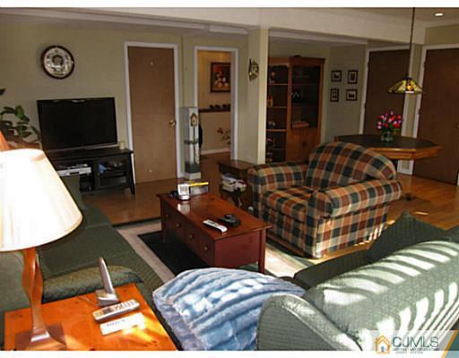 38 Winton Road East Brunswick, NJ 08816 - Photo 7 of 25 Gallery Image 7