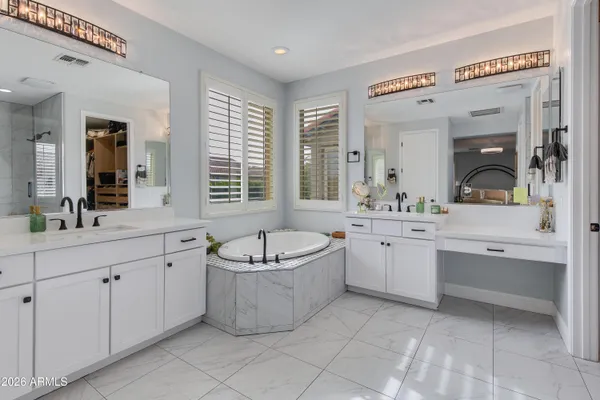 $1,295,000 | 21711 North 39th Place, Phoenix, AZ 85050