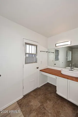 $2,000 | 17236 North 1st Place, Phoenix, AZ 85022