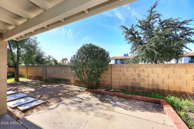 $2,000 | 17236 North 1st Place, Phoenix, AZ 85022