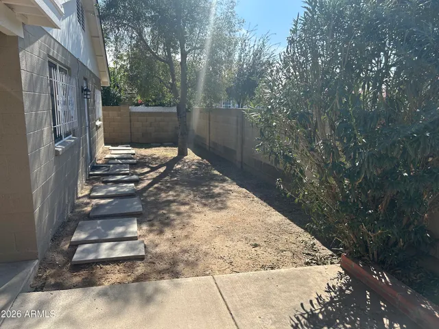 $2,000 | 17236 North 1st Place, Phoenix, AZ 85022