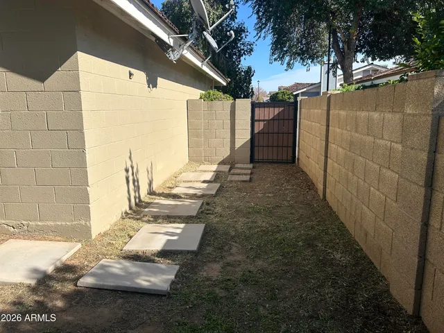 $2,000 | 17236 North 1st Place, Phoenix, AZ 85022