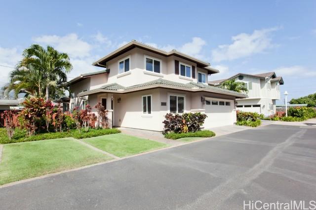 641 Hunalewa Street, Unit 2 Honolulu, HI 96816 - Photo 1 of 1 a front view of a house with a garden and plants