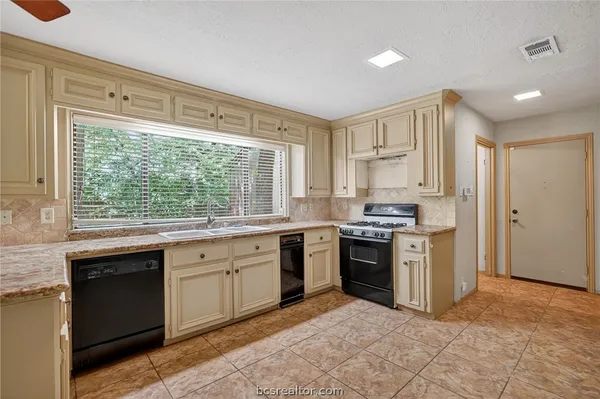 $469,000 | 2911 Partridge Circle, Bryan, TX 77802