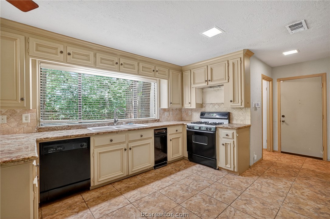 2911 Partridge Circle Bryan, TX 77802 - Photo 10 of 50