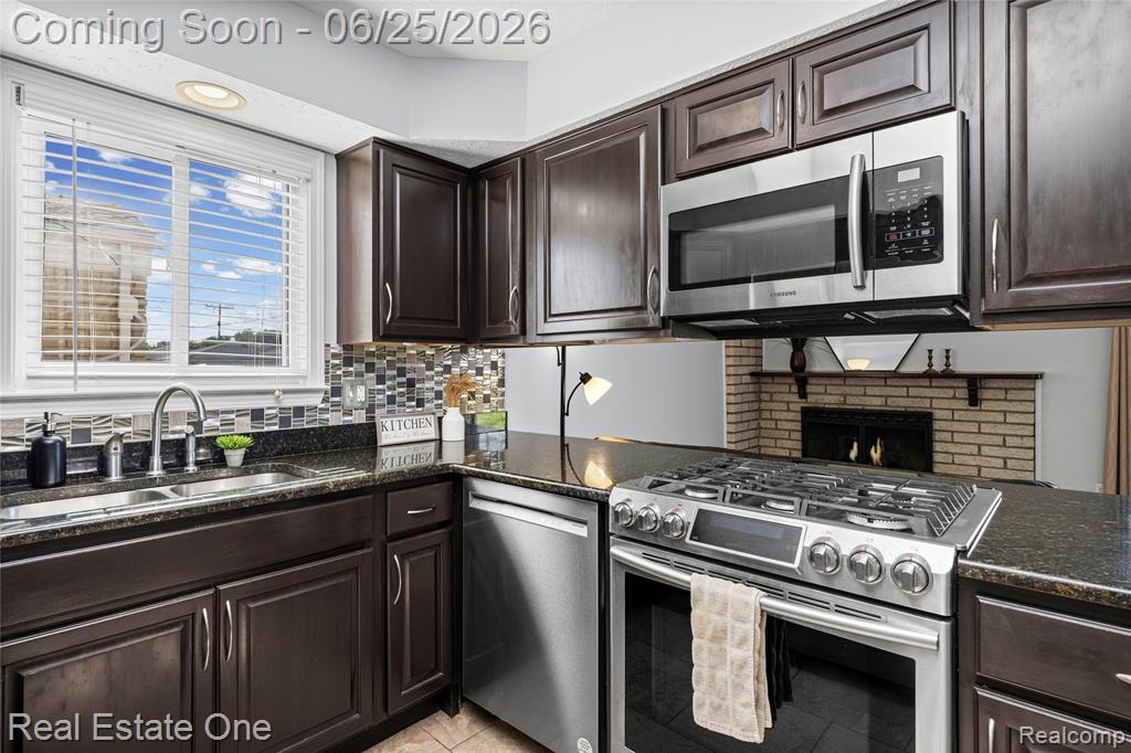12235 Brougham Drive Sterling Heights, MI 48312 - Photo 16 of 52