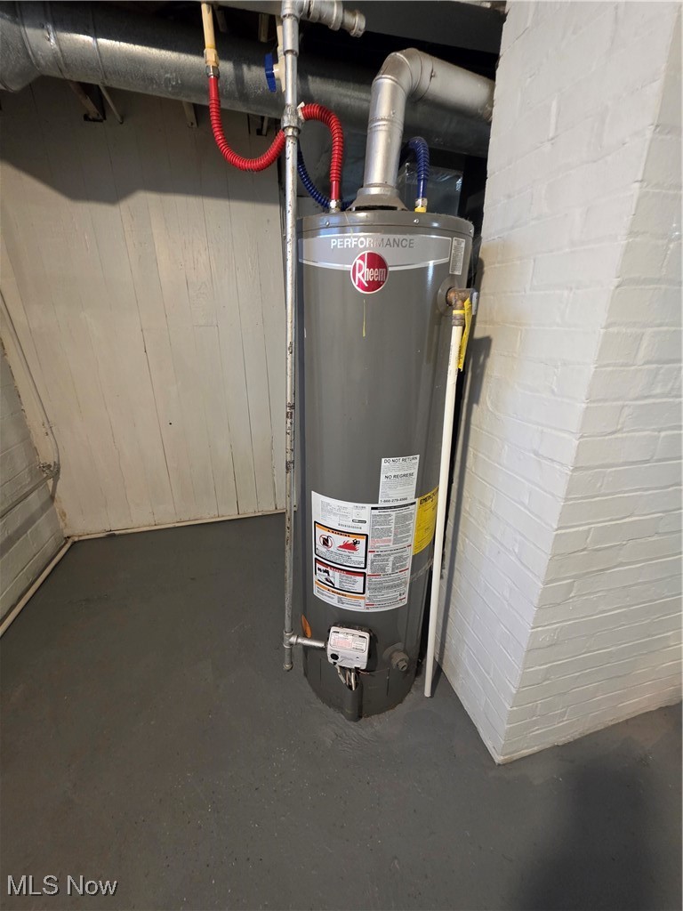 12813 North Road Cleveland, OH 44111 - Photo 25 of 30 Utilities featuring water heater